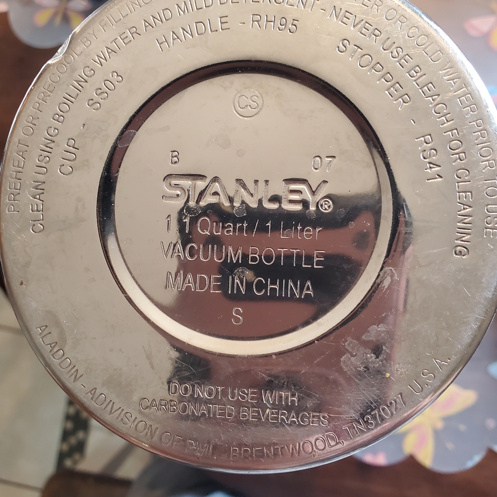 Stanley Classic Green Thermos with Cup - Picture 2 of 2